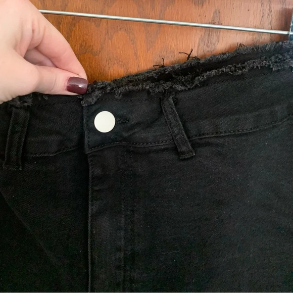 Shein Curve Distressed Denim Shorts - Picture 3 of 5